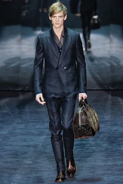 Look 11